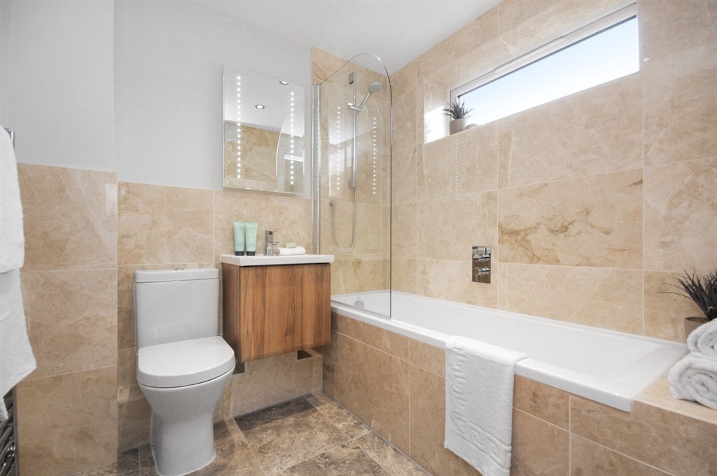 37b bathroom 1